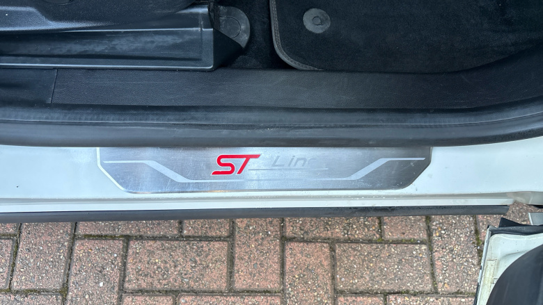 Ford Puma 1.0 EcoBoost Hybrid mHEV 155 ST-Line Vignale 5dr Petrol Hatchback